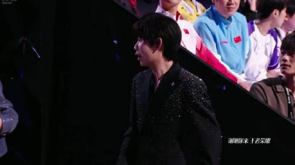 九尾表演走秀中，今晚绝对闪亮！
