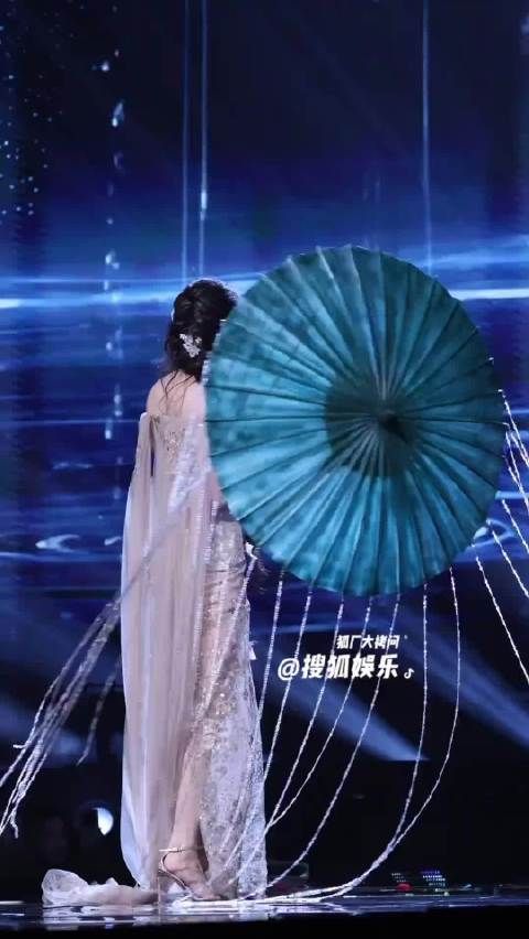 杨幂王者荣耀活动状态佳,网友感叹颜值似20岁