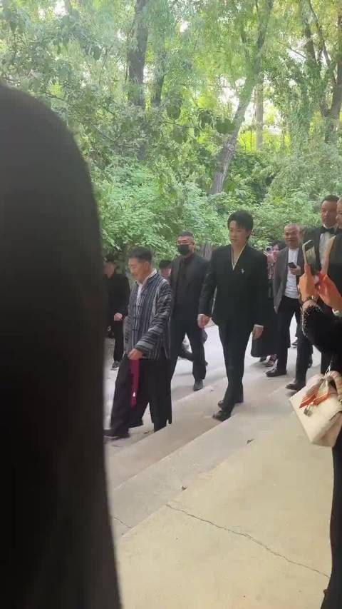 王楚钦以麒麟全球品牌代言人身份出镜