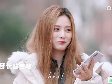 这位姑娘简直是综艺节目的天选之女，一开口就自带笑点与节奏感