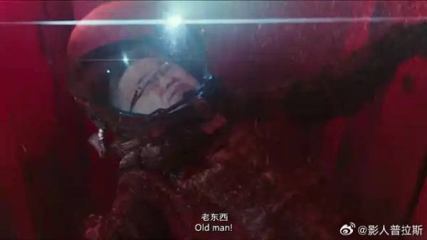危难时刻，军人刚子牺牲自己成功救下姥爷，队员悲痛哽咽！