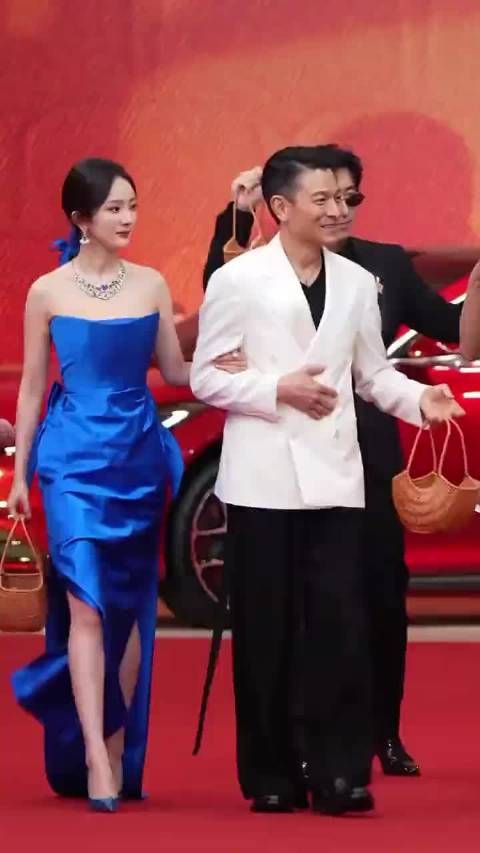 30多岁和六十多岁看起来像同龄人,刘德华杨幂出席电影节,华哥还是这么显年轻