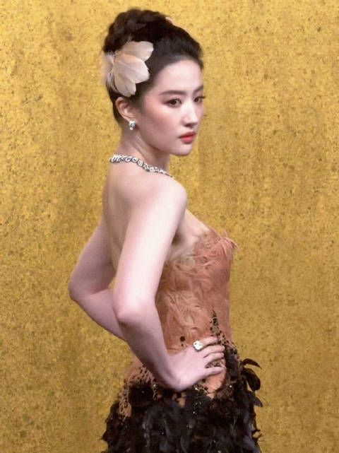刘亦菲VOGUE红毯直拍，连续三年亮相盛典
