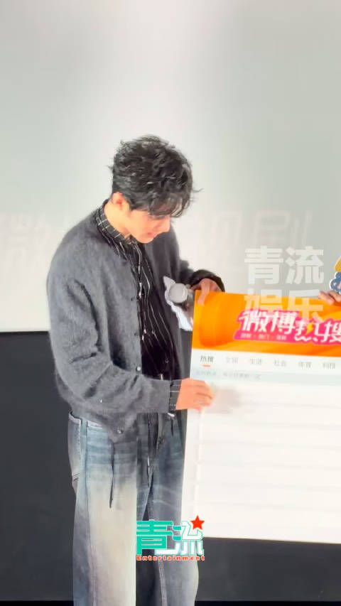 肖战回应刘铮亮上班演我状态 现场复刻名场面