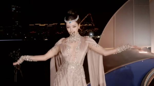 VOGUE女星红毯刘亦菲迪丽热巴杨超越古力娜扎孟子义杨紫亮相