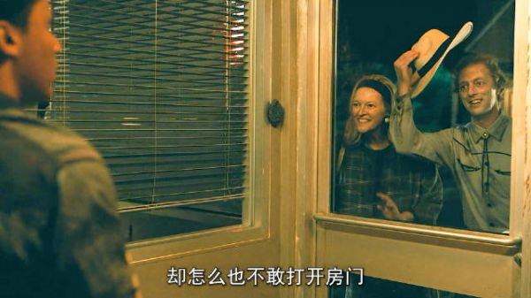 女人惊恐的发现，怪物不断伪装成人类