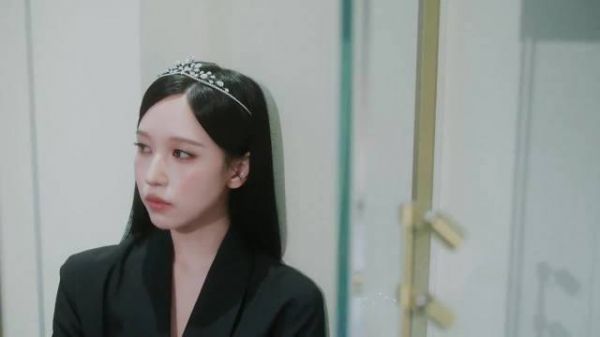 261028 ELLE 发布.  TWICE MINAと「ショーメ」、響き合うエレガンス
