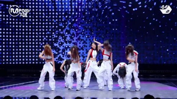 A2O_LITE出道曲NEON舞台燃炸斩获第三个一位