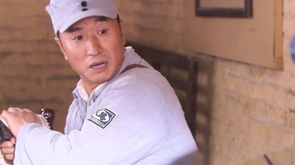 孙玉田擦枪走火差点干掉刘洪！