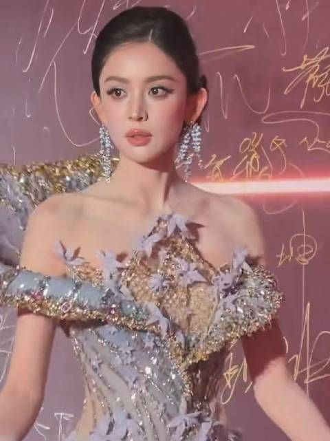 娜扎这套造型封神,太惊艳了,她真的是美到用任何赞美之词形容都觉得不够了!