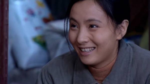 春草带女儿看病,碰巧遇到娄老师帮忙