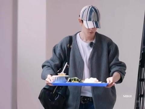邓为认证吴君如超模脸 花儿与少年火车表演秀