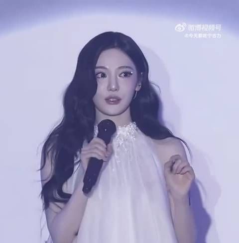 宁艺卓韩国生日会几乎全中文歌，仅一首韩语歌