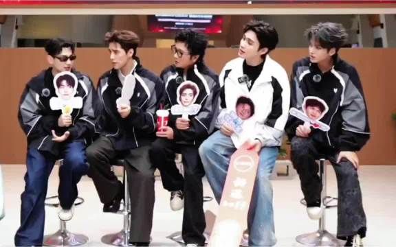 山与海，旷野与长风，全都藏在艾热这一段演唱里面，太动人