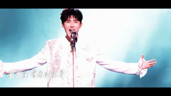 张睿成团夜未获奖项,路人支持口碑下沉
