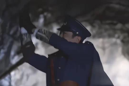 岳绮罗唯一落泪瞬间,张显宗灰飞烟灭之时