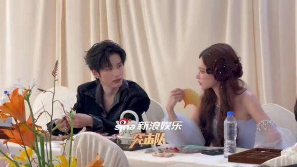 新浪娱乐突击队微博视界大会 @徐振轩xzx-999 @程潇 热聊中！男帅女美太搭了