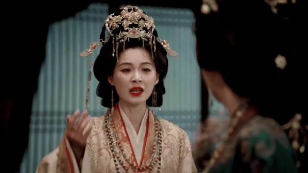 这一段直接堪比甄嬛传滴血验亲！ 老戏骨的演技太好了， 嫁金钗