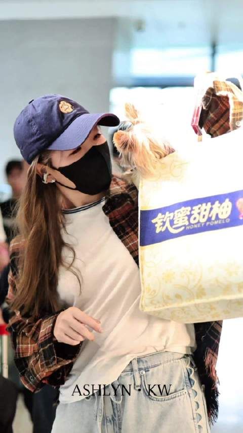 20261031|刘诗雯 HGH 到达 漂亮姐姐 可爱狗狗@刘诗雯Sunny ·
