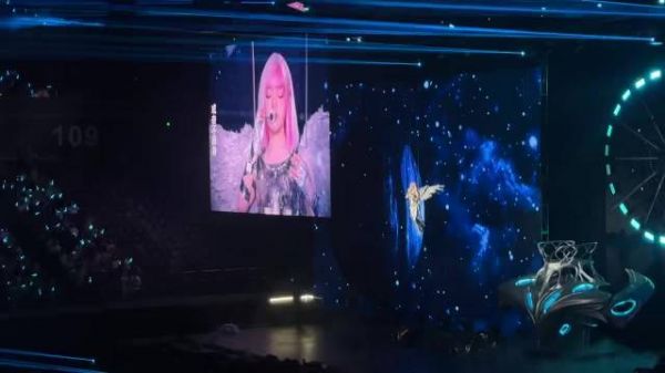 黄霄雲巡演佛山开场,羽翼造型舞美打造造梦舞台