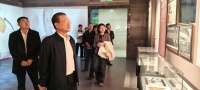 著名作家艾克拜尔·米吉提一行到访西峡乔典运文学馆